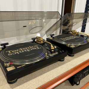 2x Technics SL-1200GLD Limited Edition 24K private collection